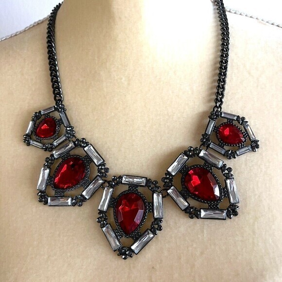 VINTAGE GOTHIC Black/Red Matinee Necklace 22" + 3" - Picture 3 of 7